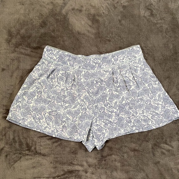 Forevee21 Paisley Print Floral Shorts Size M - Picture 1 of 4